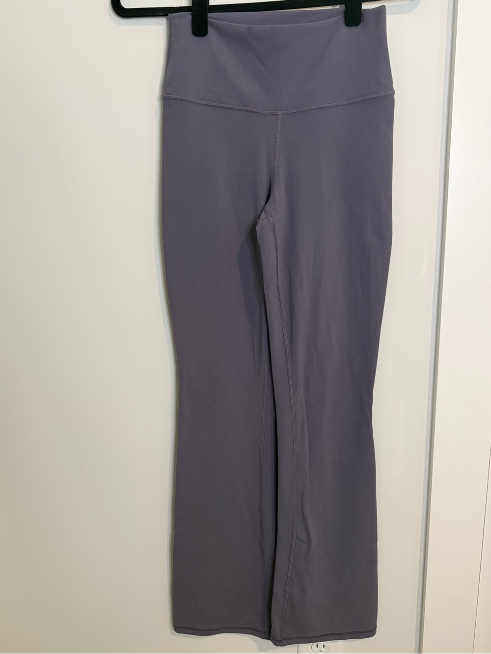 Athlete (M) High-Rise Flared Yoga Pants in Dusty Purple